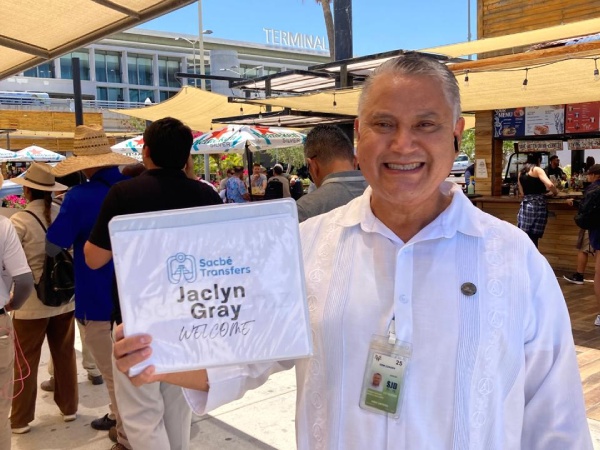 Picture of our clients enjoying their transportation service in Los Cabos