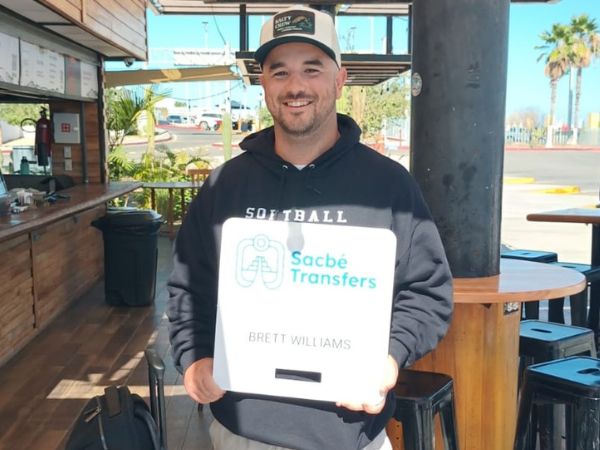 Picture of our clients enjoying their transportation service in Los Cabos