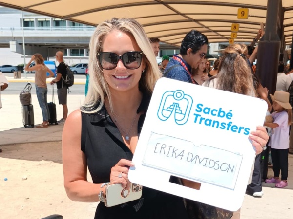 Picture of our clients enjoying their transportation service in Los Cabos