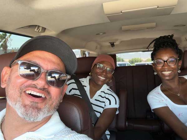 Picture of our clients enjoying their transportation service in Los Cabos