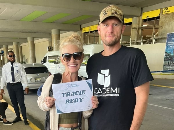 Foto de nuestros clientes disfrutando de su servicio de transporte en Punta Cana